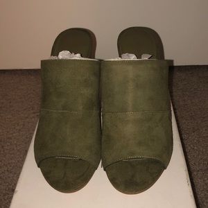Treasure & Bond, Olive Heels - NEW